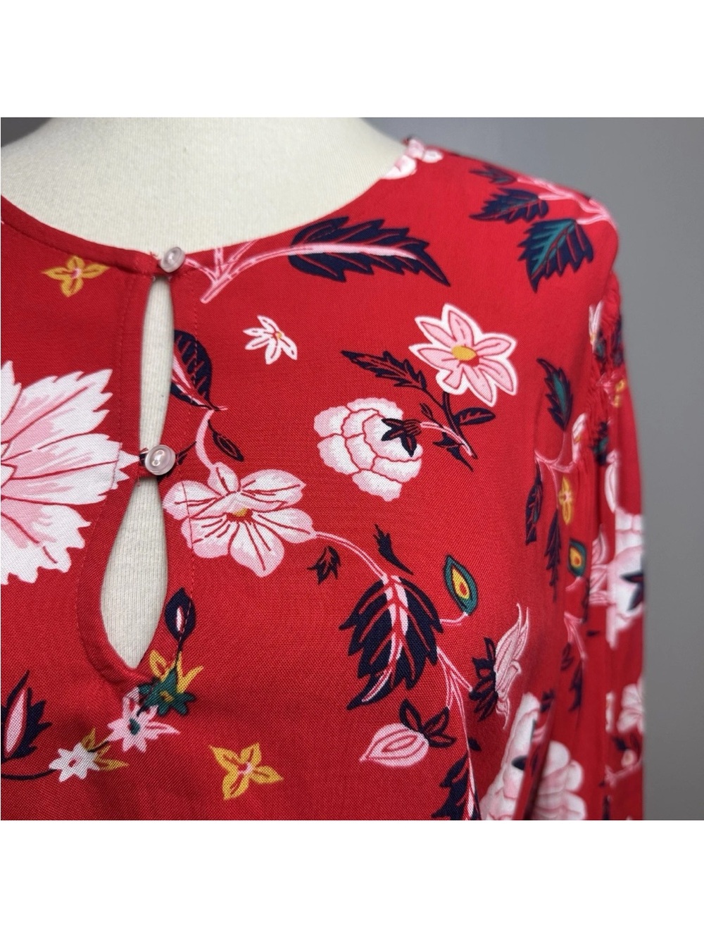 Old Navy Red Floral Blouse Smocked Shoulder Long Sleeve NWT - Picture 2 of 14